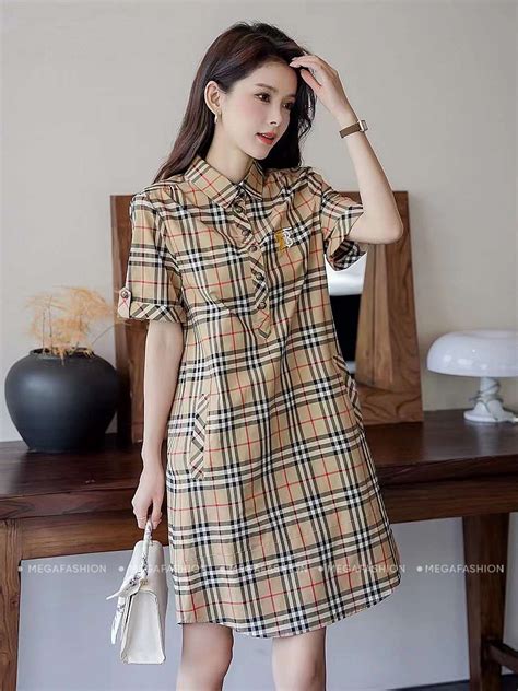 Váy suông Burberry nữ cổ Polo tay ngắn 